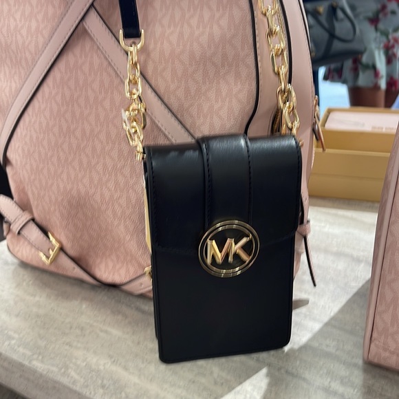 MICHAEL KORS CARMEN SMALL FAUX LEATHER PHONE CROSSBODY BAG - Picture 10 of 13